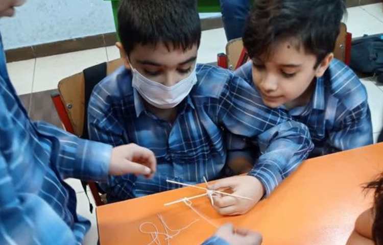 موضوع اسلایم اکلیلی و نقاشی جادویی هفته ملی علوم پایه ششم دبستان علوی 10