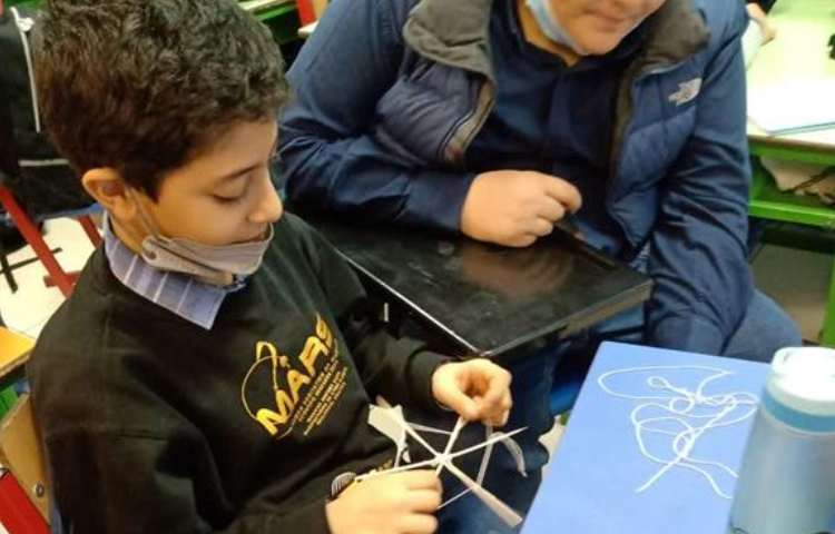 موضوع اسلایم اکلیلی و نقاشی جادویی هفته ملی علوم پایه ششم دبستان علوی 11