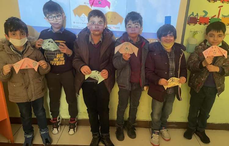 موضوع تابلو سنگی فعالیت های جذاب هفته ملی علوم پایه اول دبستان علوی 6