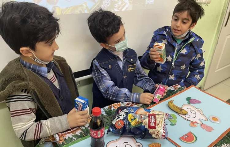 موضوع تابلو سنگی فعالیت های جذاب هفته ملی علوم پایه اول دبستان علوی 11