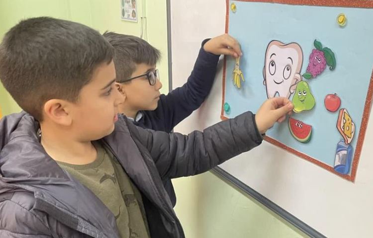 موضوع تابلو سنگی فعالیت های جذاب هفته ملی علوم پایه اول دبستان علوی 13