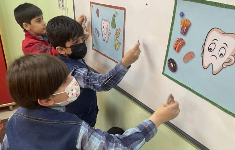 موضوع تابلو سنگی فعالیت های جذاب هفته ملی علوم پایه اول دبستان علوی 15