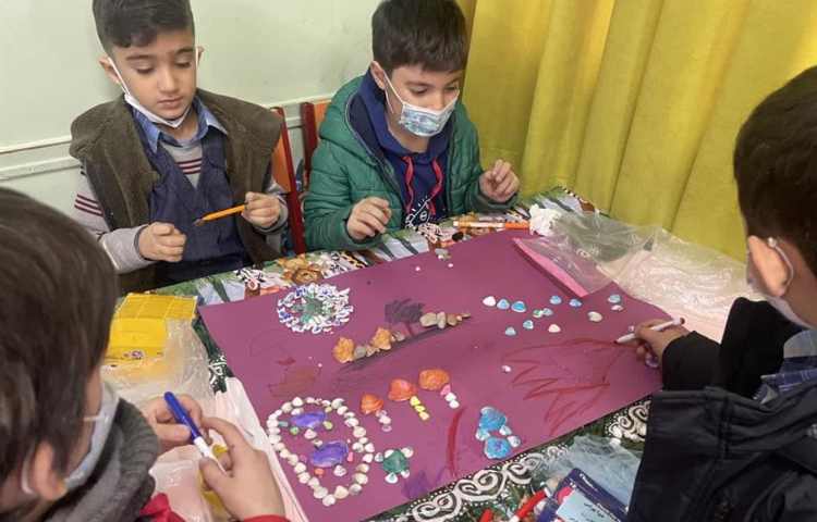 موضوع تابلو سنگی فعالیت های جذاب هفته ملی علوم پایه اول دبستان علوی 16