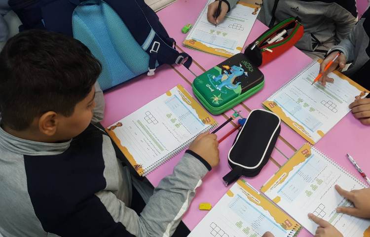 موضوع: جلسه‌ی اول کتاب استعداد تحلیلی و هوش هدف: تقویت هوش و روحیه‌ی همکاری 4