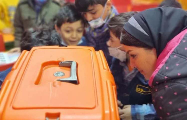 موضوع دوست خانگی من هفته ملی علوم دبستان علوی 1