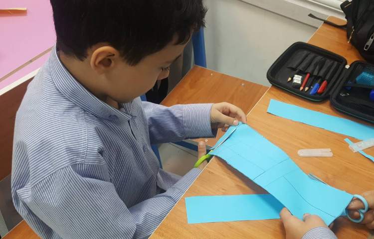 موضوع: ساخت فرفره چرخان هدف: انجام دادن مراحل پژوهش علمی 1