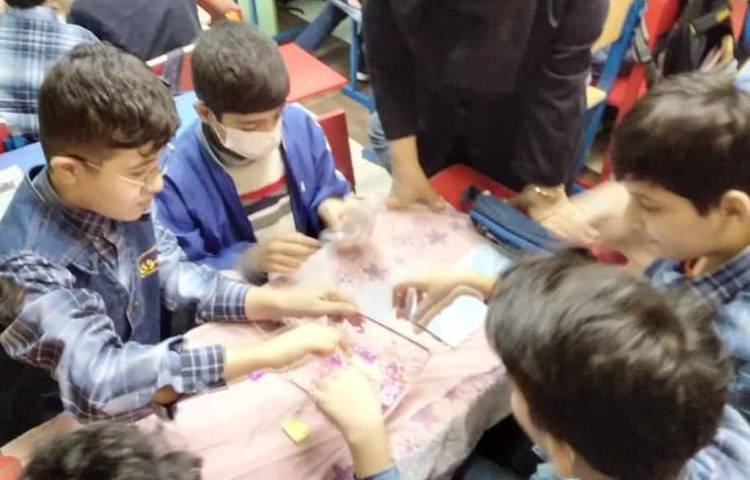 موضوع نقاشی جادویی و اسلایم اکلیلی پایه ششم دبستان علوی 1