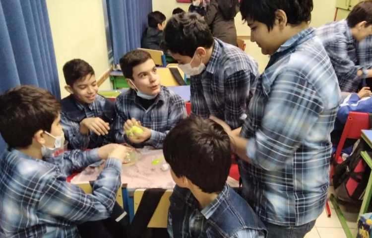 موضوع نقاشی جادویی و اسلایم اکلیلی پایه ششم دبستان علوی 2