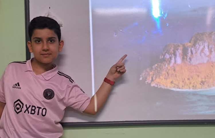 مکالمه و انجام بازی من کی هستم