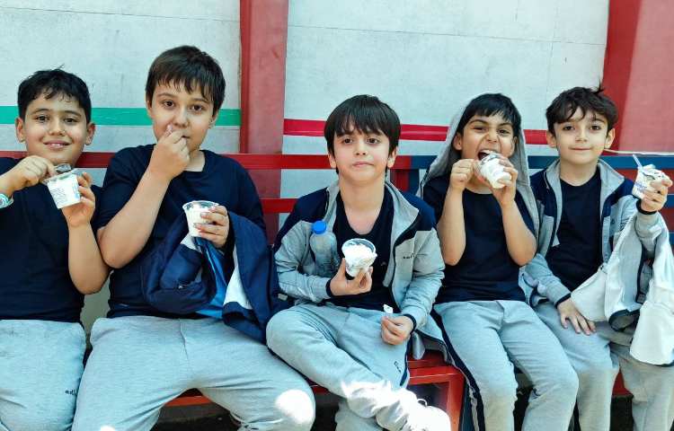 میان وعده اردیبهشت ماه 1