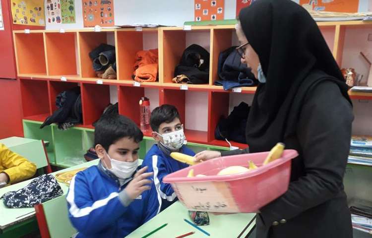 میان وعده دانش آموزان دبستان علوی 1