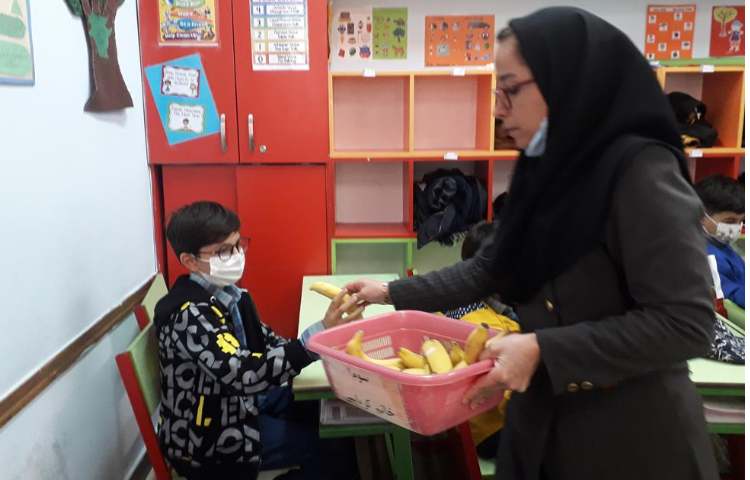 میان وعده دانش آموزان دبستان علوی 2