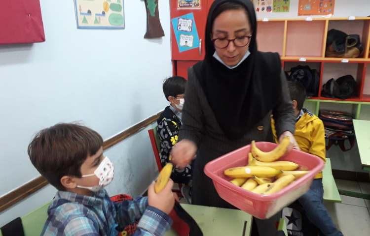 میان وعده دانش آموزان دبستان علوی 3