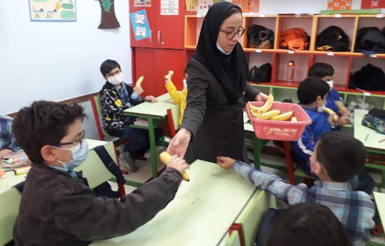 میان وعده دانش آموزان دبستان علوی 4