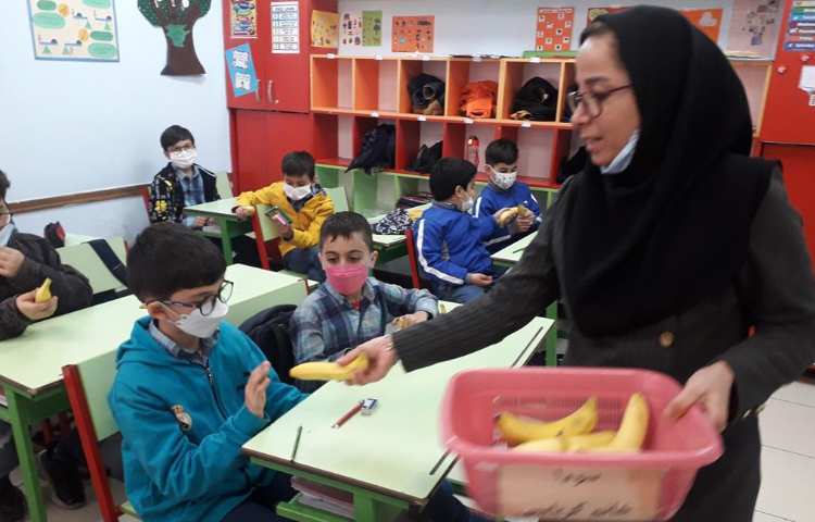 میان وعده دانش آموزان دبستان علوی 5