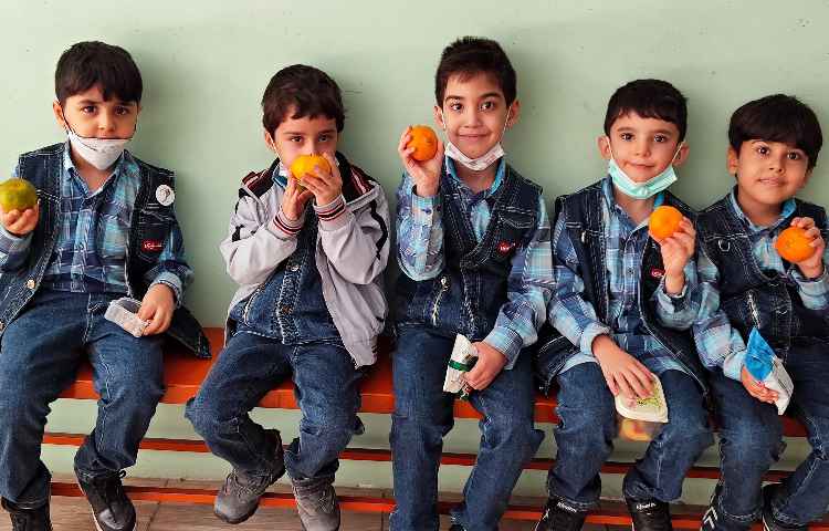 :میان وعده دانش آموزان عزیز در دبستان علوی 2