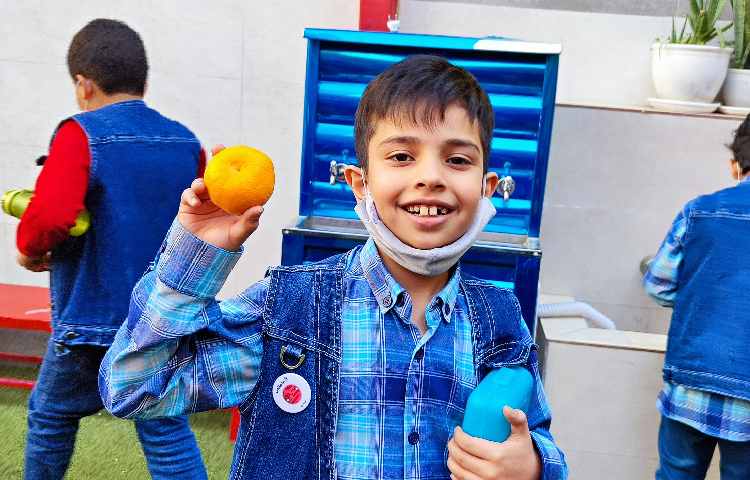 :میان وعده دانش آموزان عزیز در دبستان علوی 5