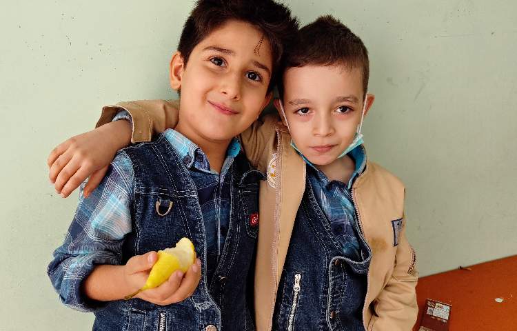 :میان وعده دانش آموزان عزیز در دبستان علوی 8