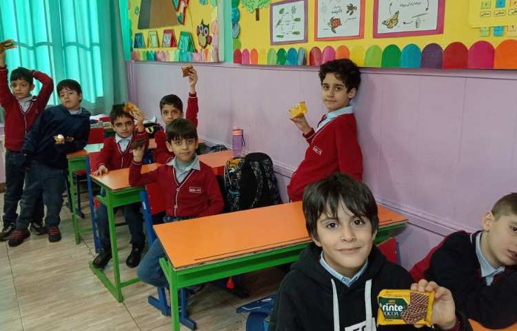 میان وعده دی ماه 1