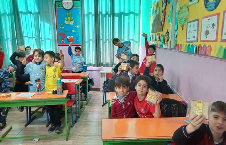 میان وعده دی ماه 1