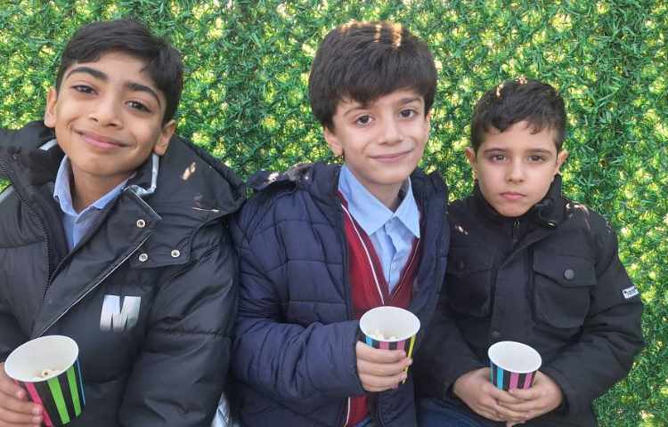 میان وعده دی ماه 12