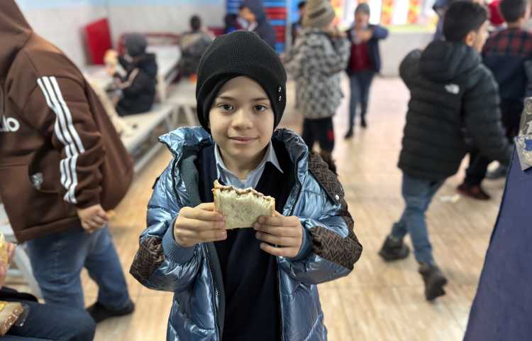 میان وعده دی ماه 13