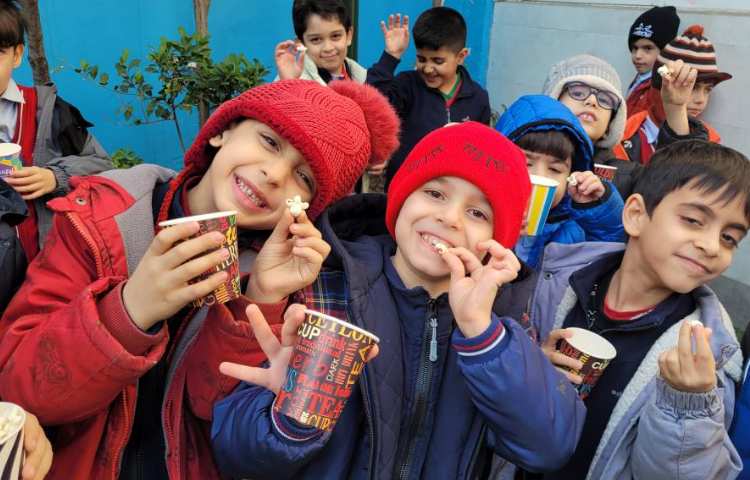 میان وعده دی ماه 17