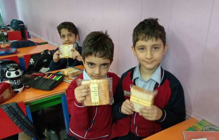 میان وعده دی ماه 17