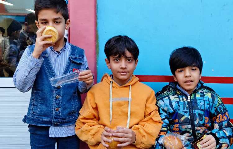 میان وعده دی ماه 3