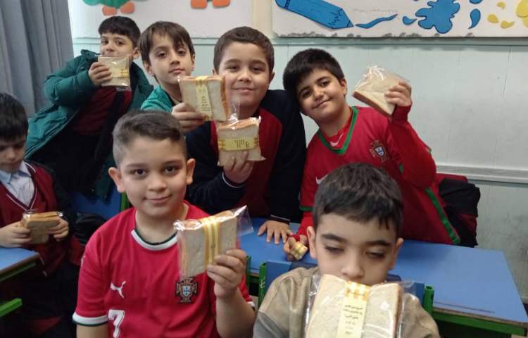 میان وعده دی ماه 4