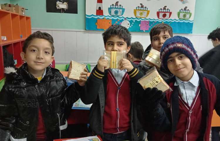 میان وعده دی ماه 8