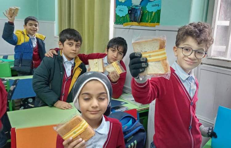 میان وعده دی ماه 9