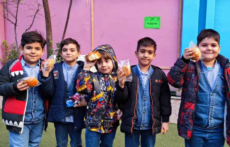 میان وعده دی ماه