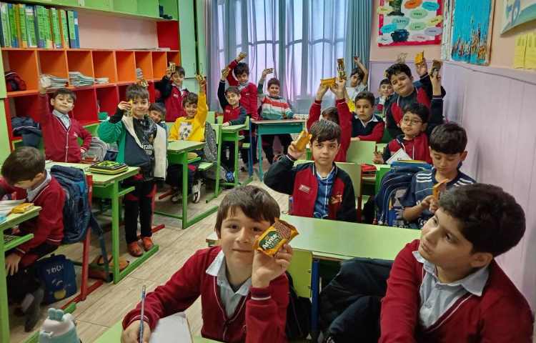 میان وعده دی ماه