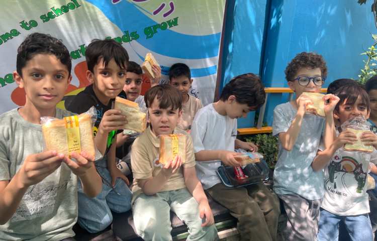 میان وعده مرداد ماه