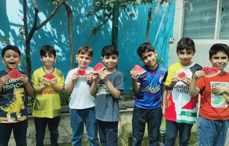 میان وعده مرداد ماه