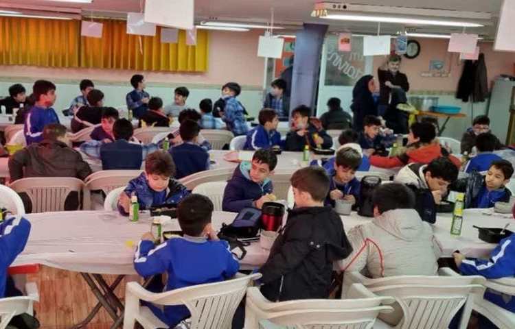 میان وعده و ناهار دبستان علوی 3