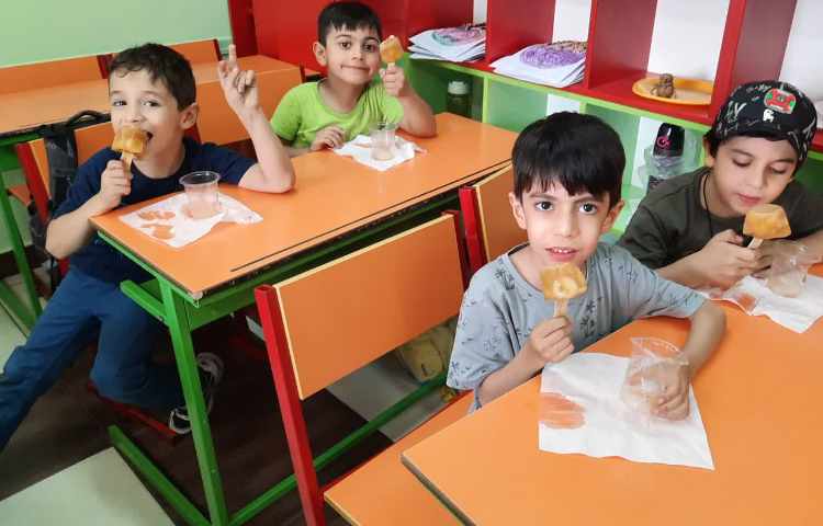 میل کردن بستنی آلاسکایی 1