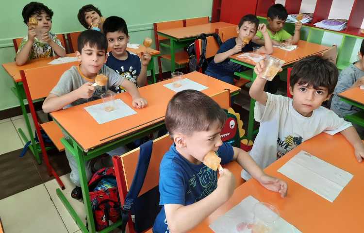 میل کردن بستنی آلاسکایی 3