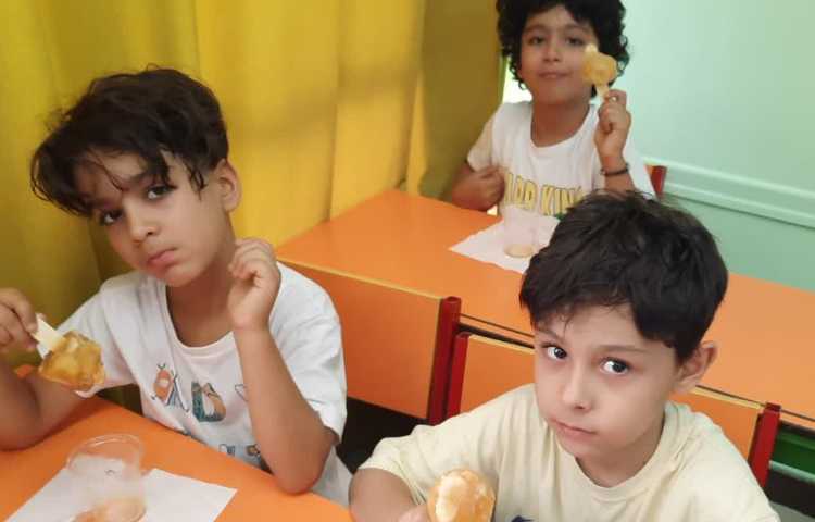 میل کردن بستنی آلاسکایی 4