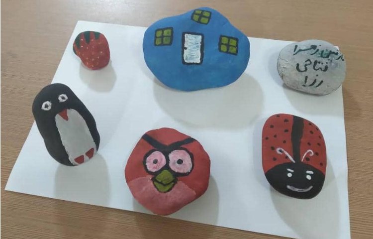 نازنین زهرا فتاحی (نقاشی روی سنگها) درس علوم 1