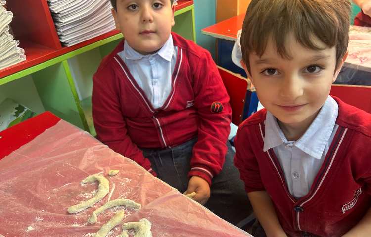 نانواهای کوچک در کلاس توت فرنگی 1