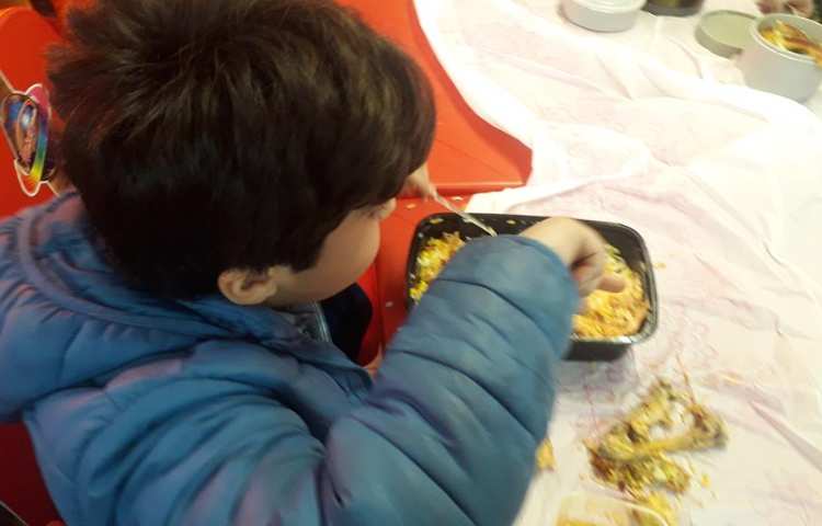 ناهار جذاب دانش آموزان دبستان علوی 6