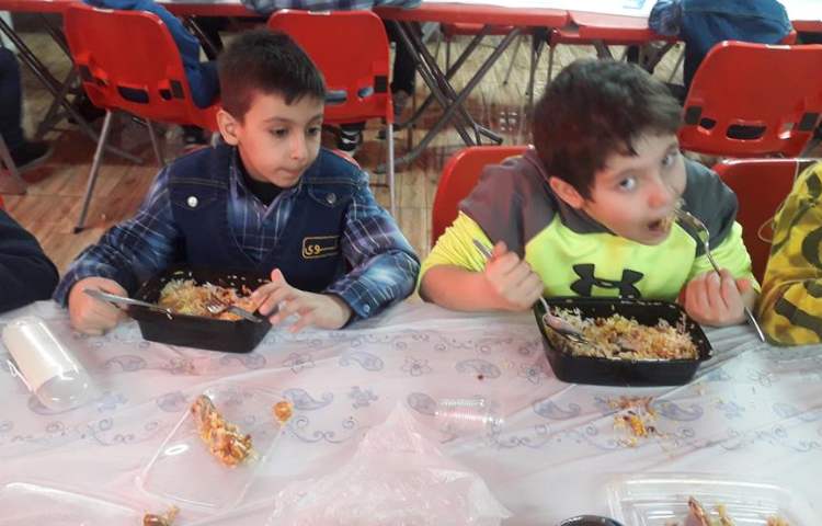 ناهار جذاب دانش آموزان دبستان علوی