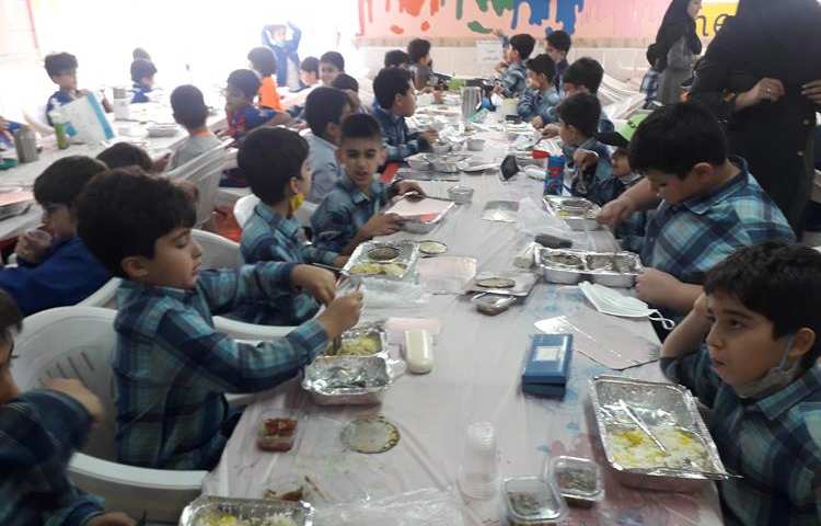 ناهار خوشمزه امروز دبستان علوی 10