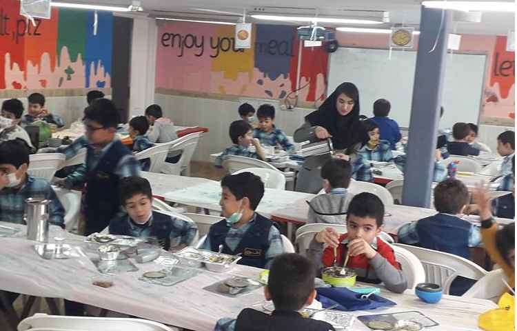 ناهار خوشمزه امروز دبستان علوی 11