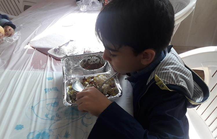 ناهار خوشمزه امروز دبستان علوی 8