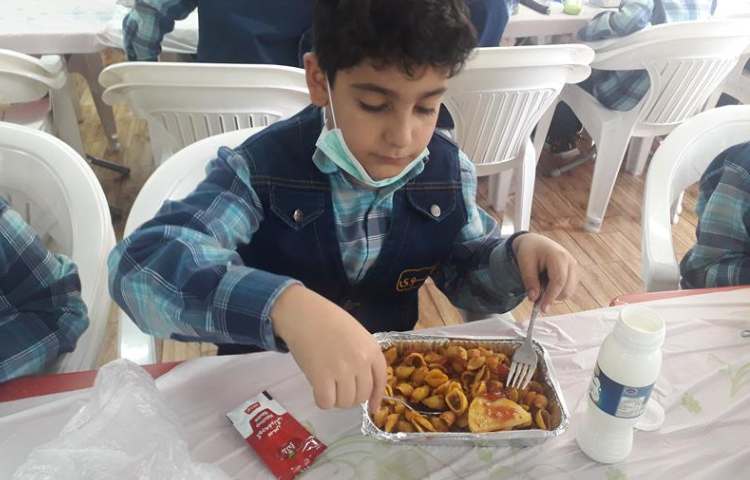 ناهار خوشمزه دبستان علوی 1401 8