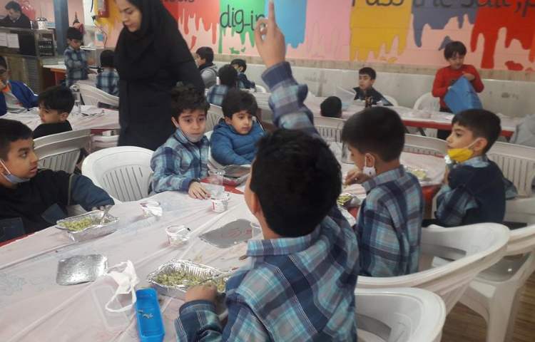 ناهار خوشمزه دبستان علوی 9