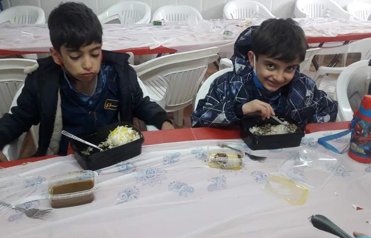 ناهار خوشمزه دبستان علوی 9